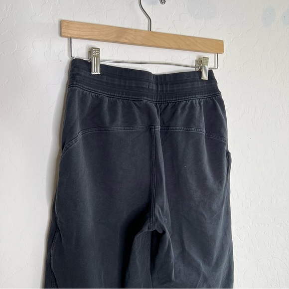 Lululemon Scuba Jogger in Black - Picture 6 of 8